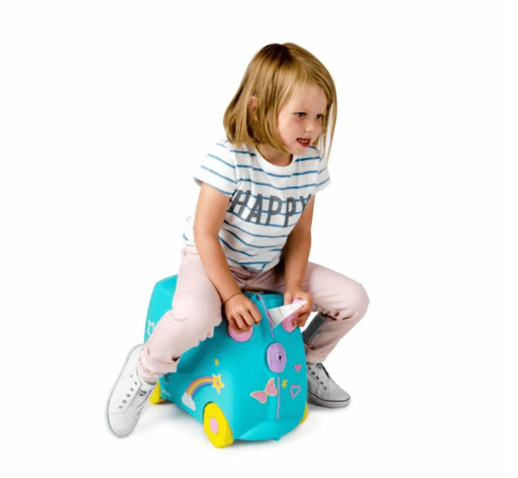 Dieťa sa vozí na kufri Trunki Jednorožec Una